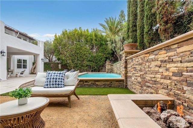 $6,600,000 | 15 Boardwalk, Newport Beach, CA 92660