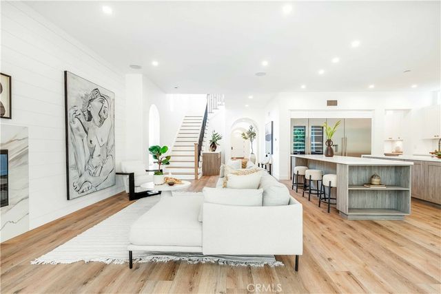 $6,600,000 | 15 Boardwalk, Newport Beach, CA 92660