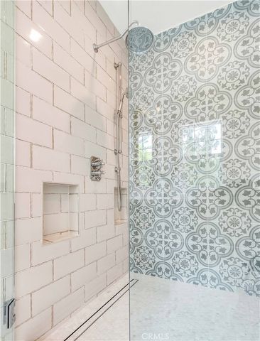 $6,600,000 | 15 Boardwalk, Newport Beach, CA 92660