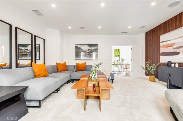 $6,600,000 | 15 Boardwalk, Newport Beach, CA 92660