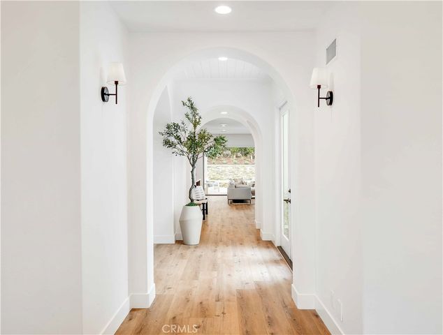 $6,600,000 | 15 Boardwalk, Newport Beach, CA 92660