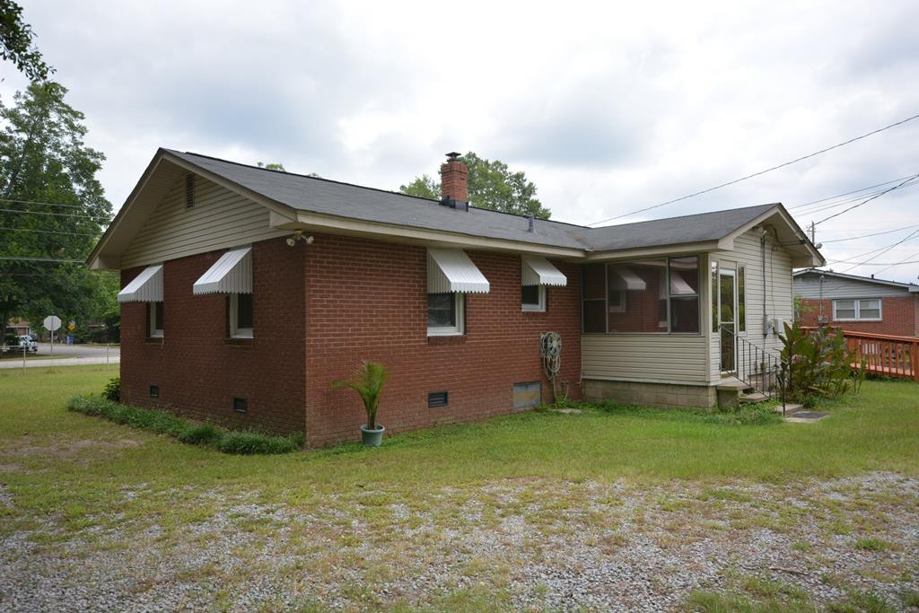 203 Old Evans Road Martinez, GA 30907 - Photo 4 of 33 White awnings keep home super cool