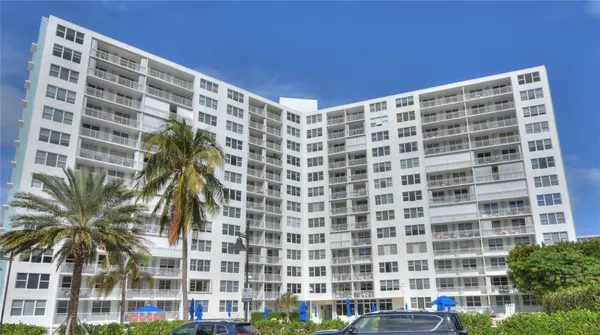 $1,975 | 201 North Ocean Boulevard, Unit 405, Pompano Beach, FL 33062