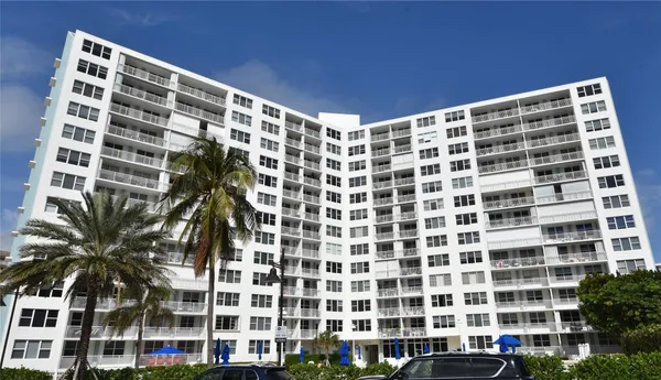 $1,975 | 201 North Ocean Boulevard, Unit 405, Pompano Beach, FL 33062