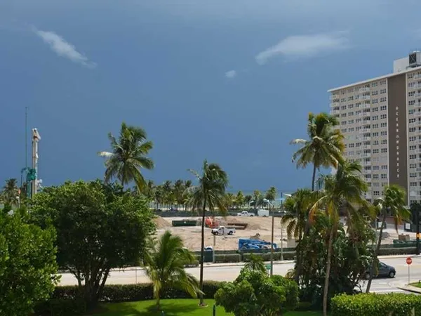 $1,975 | 201 North Ocean Boulevard, Unit 405, Pompano Beach, FL 33062