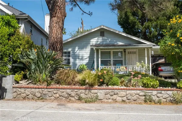 $3,250 | 2941 Piedmont Avenue, La Crescenta, CA 91214