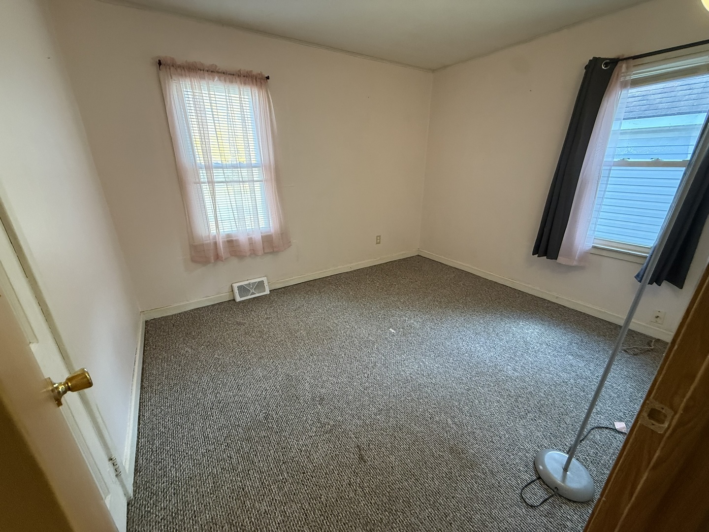 1104 Hemlock Avenue Dixon, IL 61021 - Photo 14 of 19 an empty room with windows