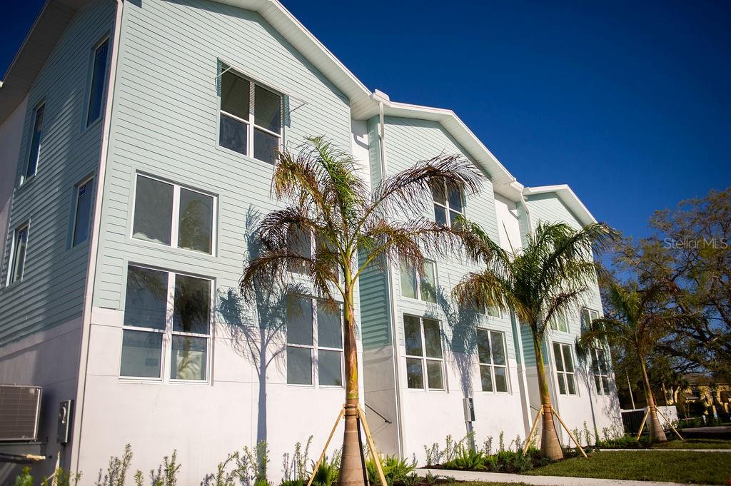 3820 Pompano Dr Southeast