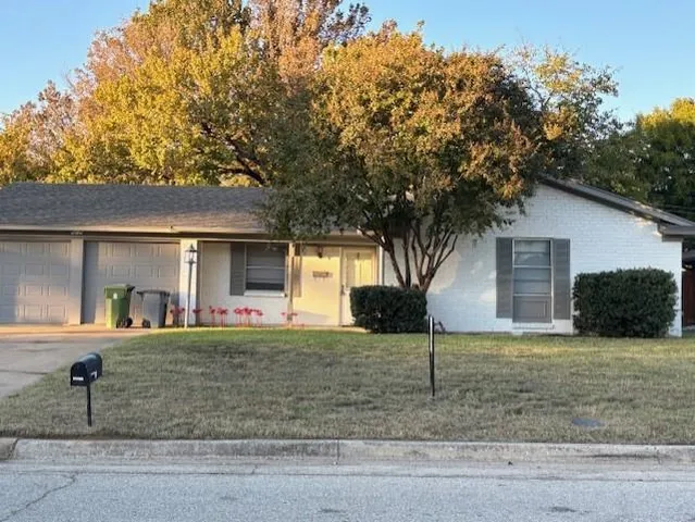 $1,800 | 852 West Redbud Drive, Hurst, TX 76053