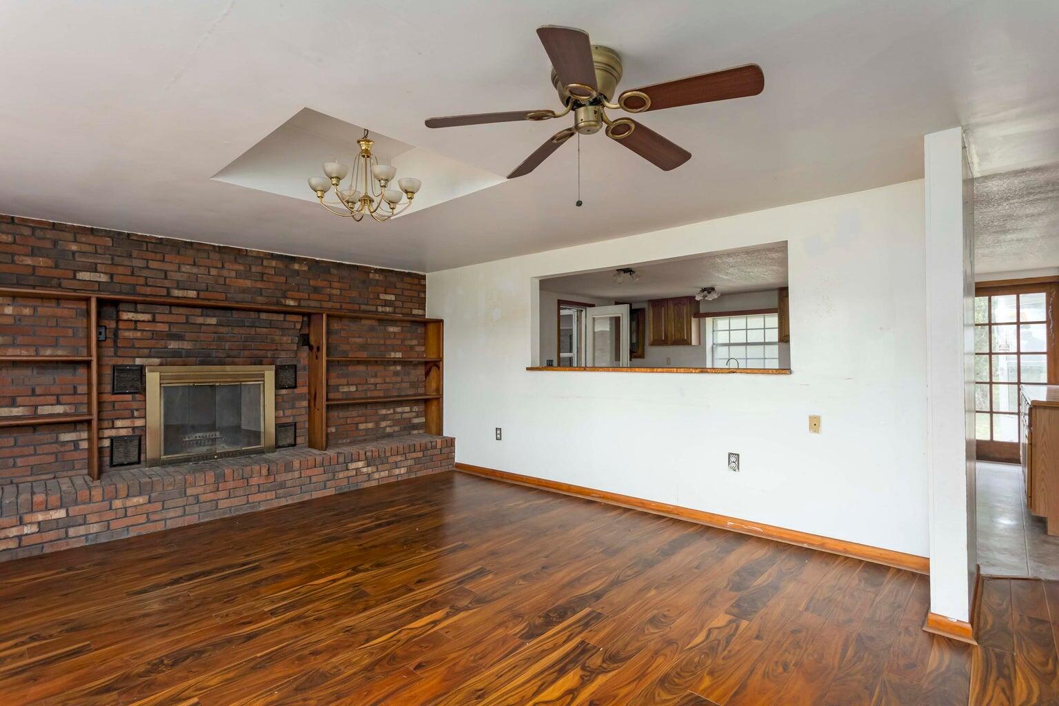 299 Anderson Road Sweetwater, TN 37874 - Photo 8 of 34 Living Room