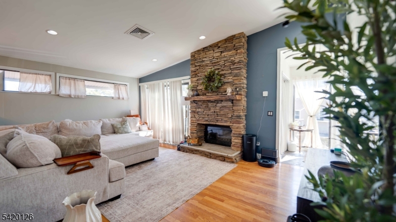 2 Crossway Clinton, NJ 08809 - Photo 4 of 23