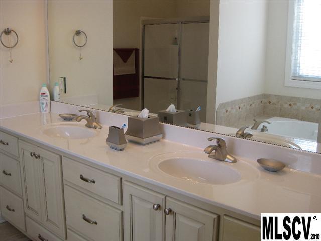 1595 Damascus Circle Conover, NC 28613 - Photo 3 of 15 Gallery Image 3