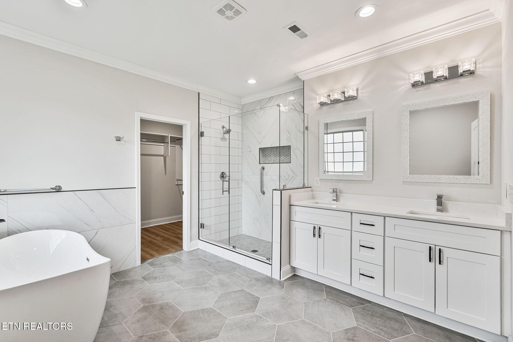 129 Ogana Way Loudon, TN 37774 - Photo 5 of 36 10-web-or-mls-DSC09419