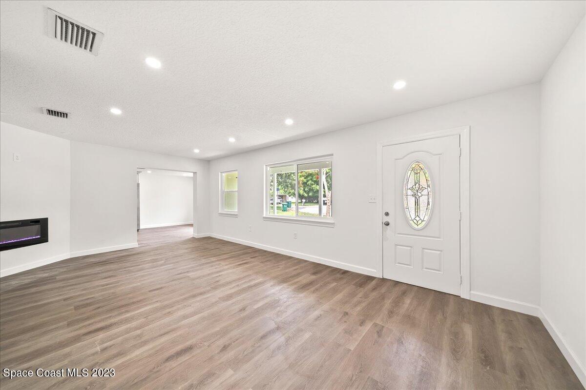 263 Edward Road Melbourne, FL 32904 - Photo 4 of 23 Living room