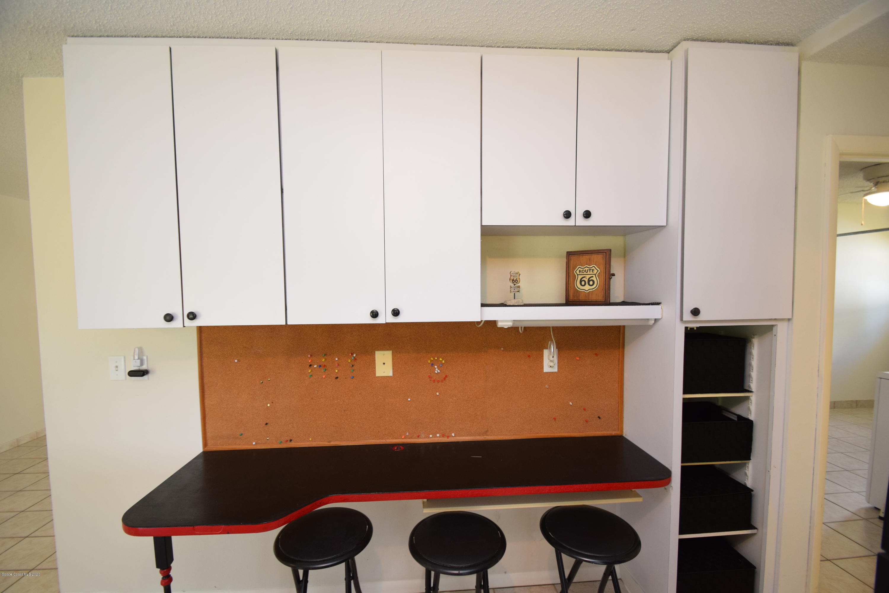 753 George Street Sebastian, FL 32958 - Photo 19 of 54 Cabinets & Additional seating