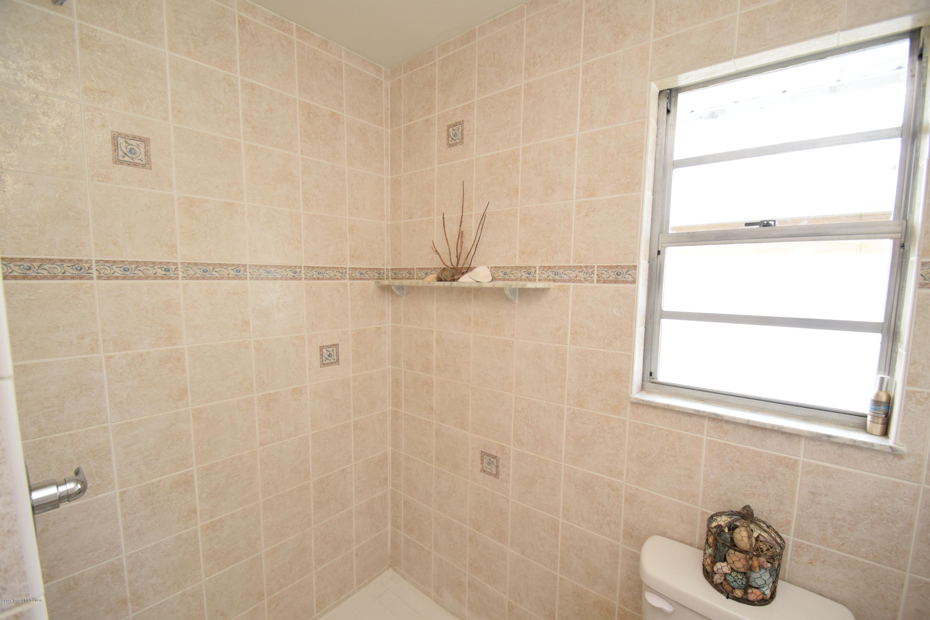 753 George Street Sebastian, FL 32958 - Photo 23 of 54 Master shower