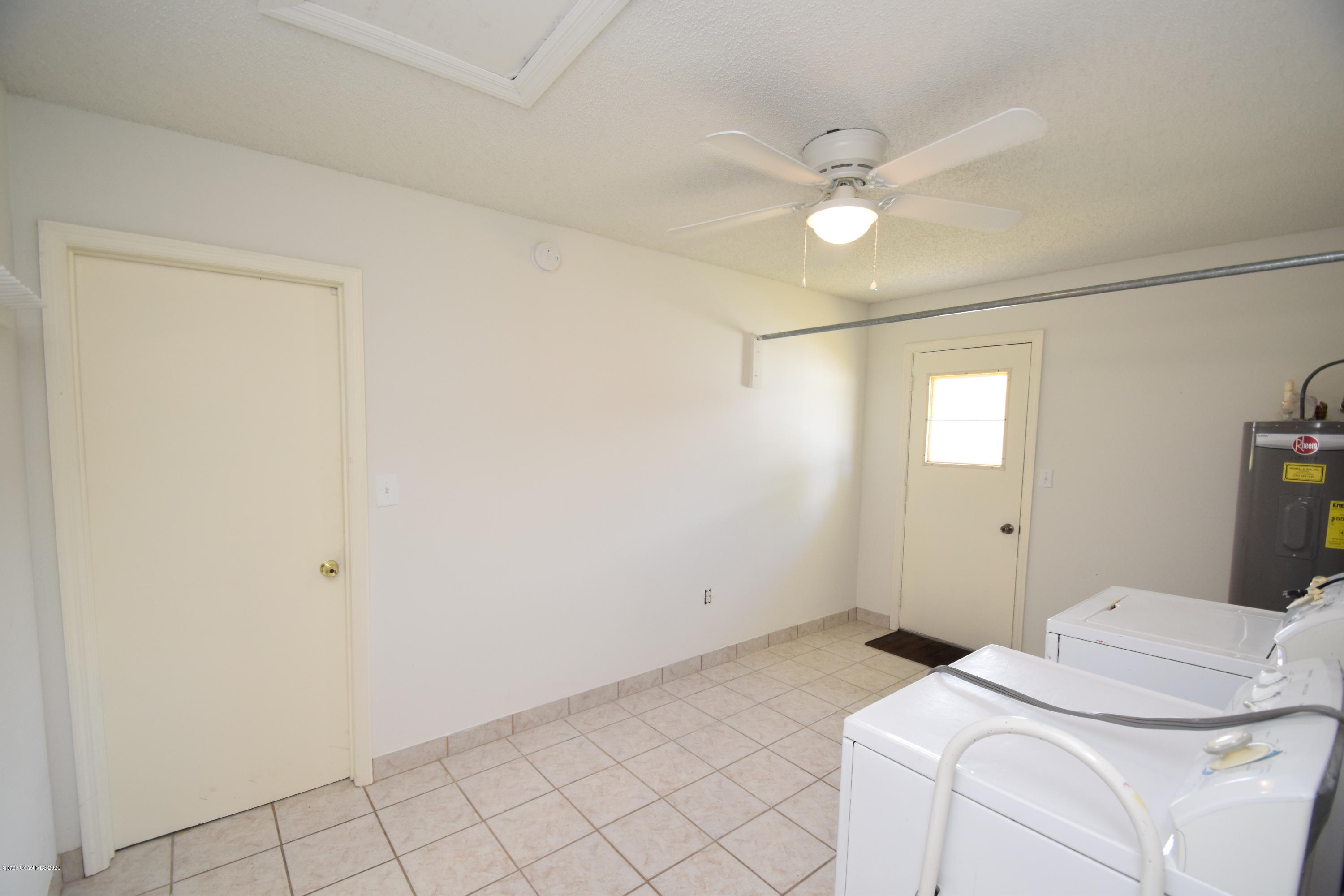 753 George Street Sebastian, FL 32958 - Photo 32 of 54 Oversized laundry room