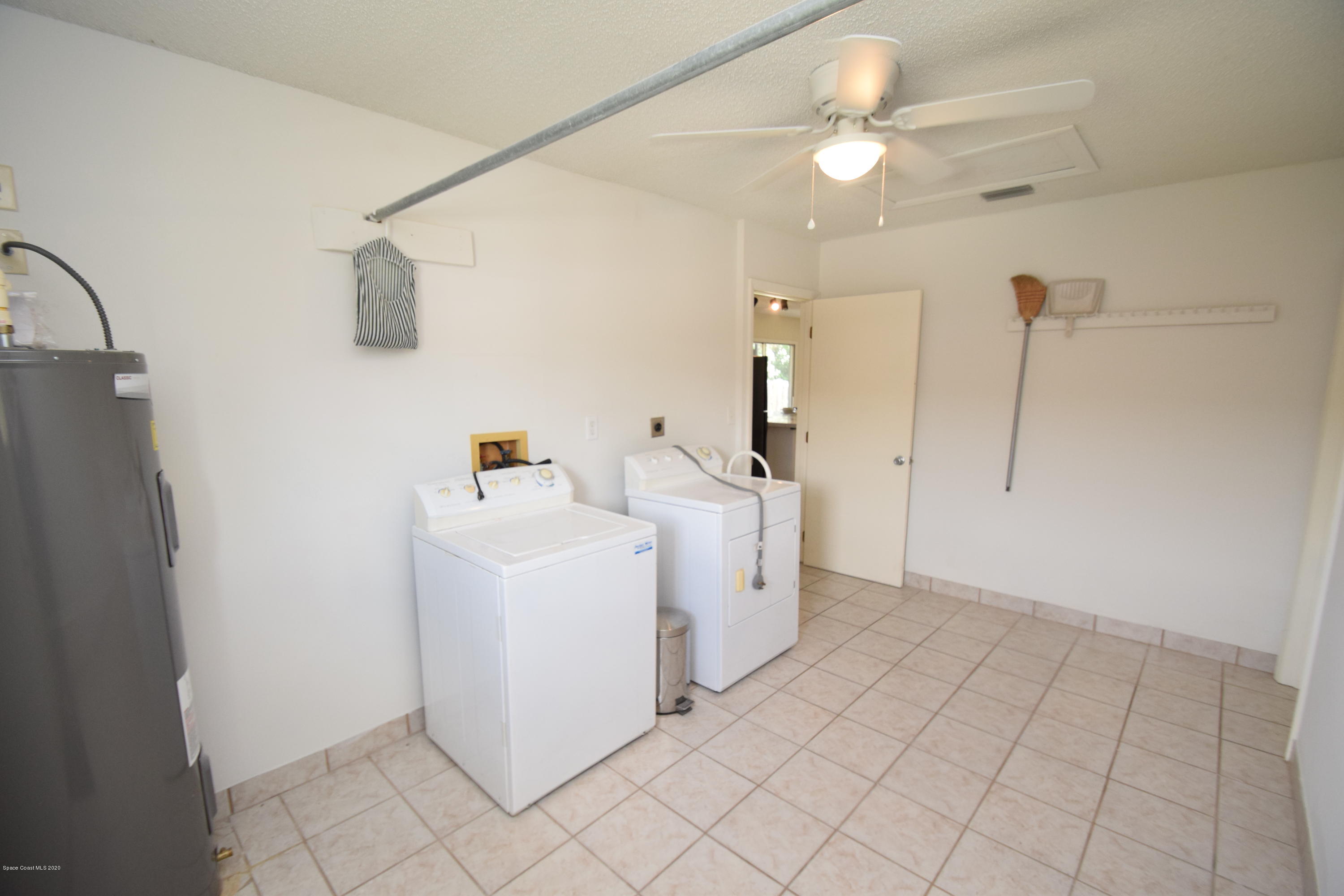 753 George Street Sebastian, FL 32958 - Photo 34 of 54 Laundry room