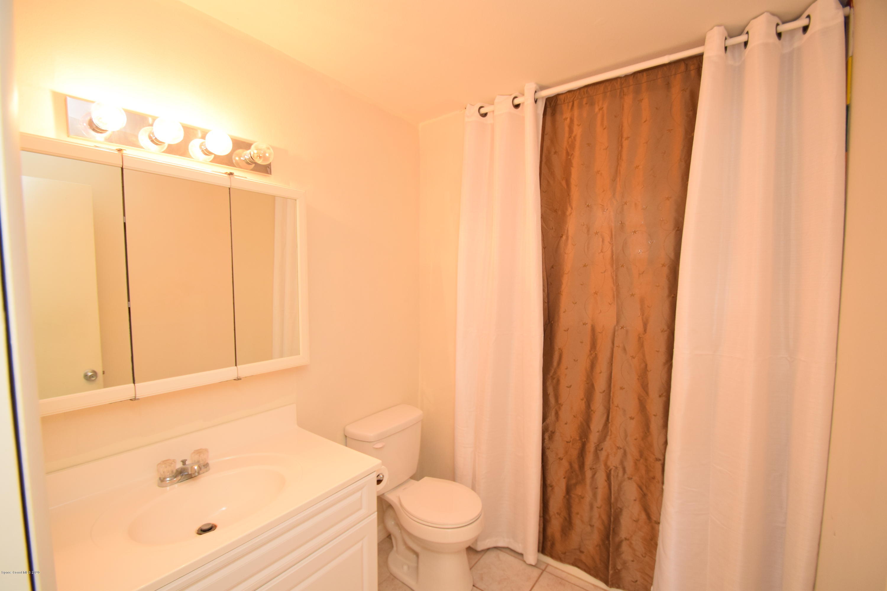 753 George Street Sebastian, FL 32958 - Photo 45 of 54 hall bath