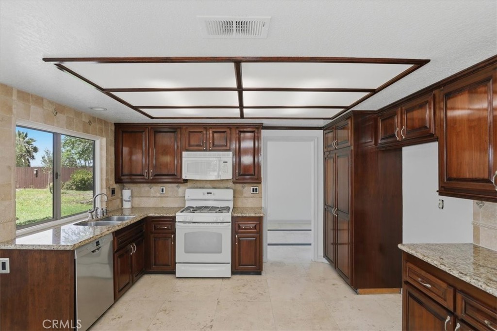 21227 Dickinson Road Moreno Valley, CA 92557 - Photo 18 of 59