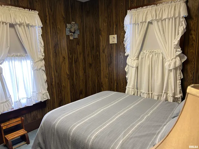 $115,000 | 205 South Pine Street, Stonington, IL 62567