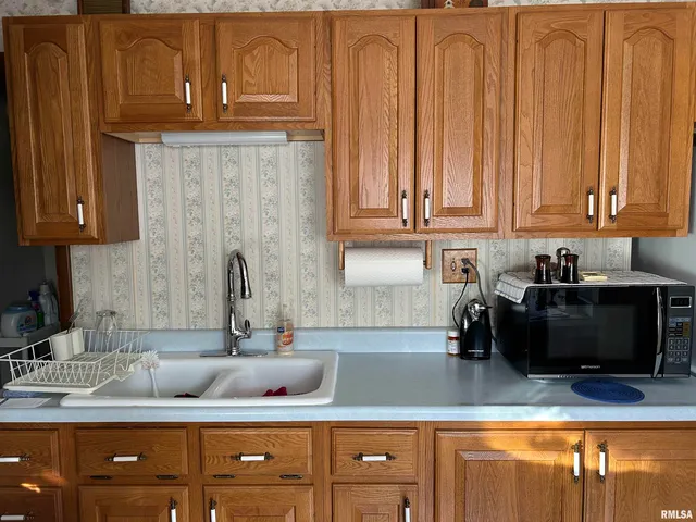 $115,000 | 205 South Pine Street, Stonington, IL 62567