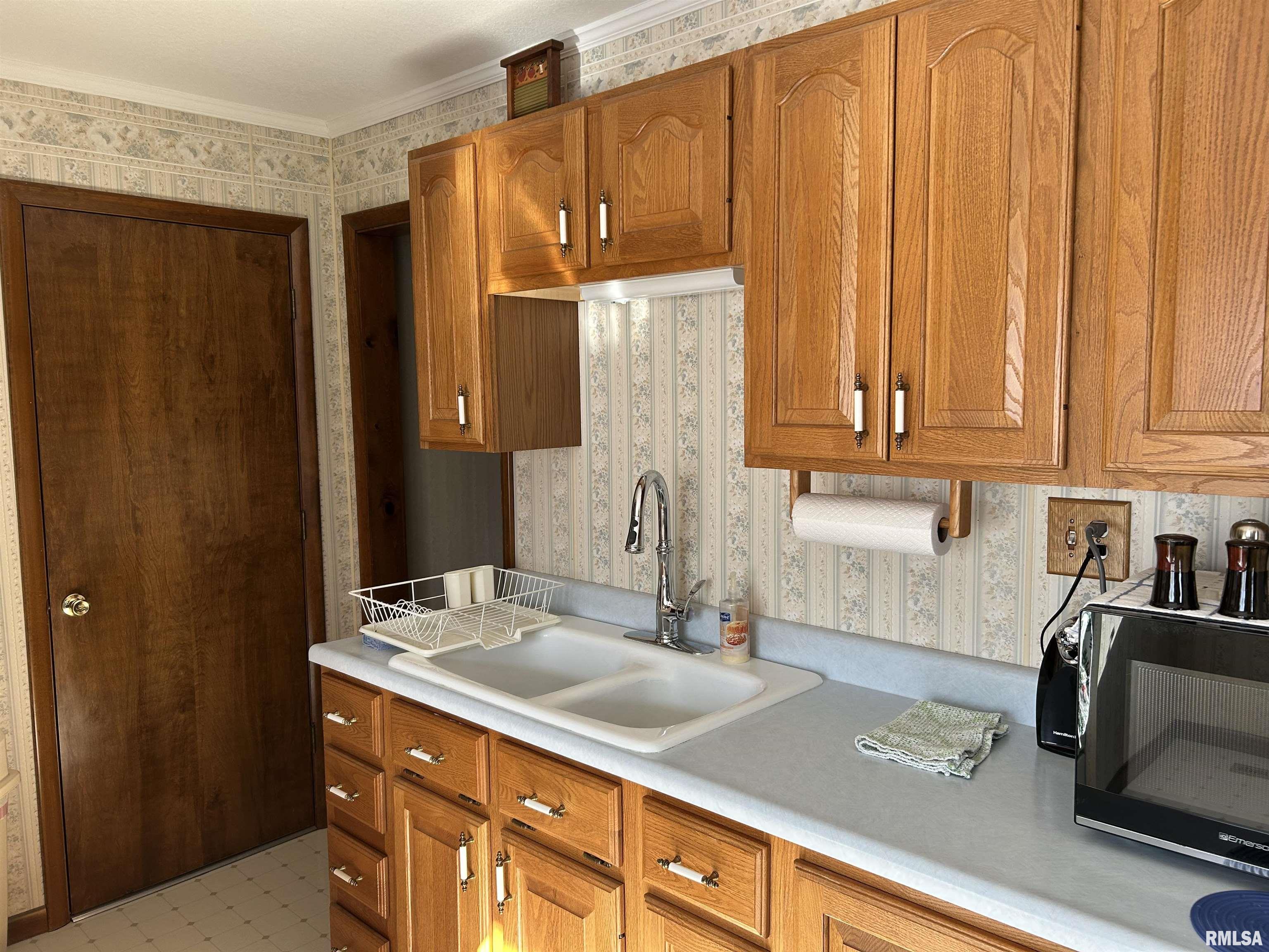 205 South Pine Street Stonington, IL 62567 - Photo 13 of 22