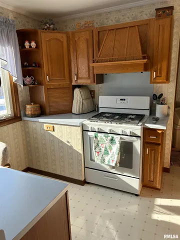 $115,000 | 205 South Pine Street, Stonington, IL 62567