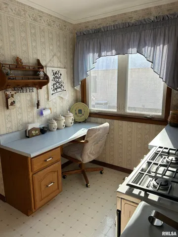 $115,000 | 205 South Pine Street, Stonington, IL 62567