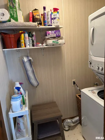 $115,000 | 205 South Pine Street, Stonington, IL 62567