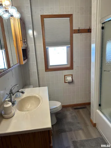 $115,000 | 205 South Pine Street, Stonington, IL 62567