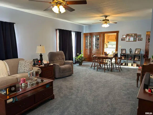 $115,000 | 205 South Pine Street, Stonington, IL 62567