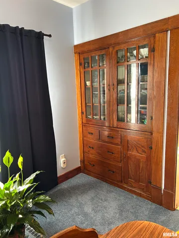 $115,000 | 205 South Pine Street, Stonington, IL 62567