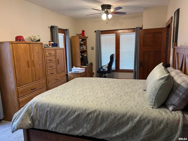 $115,000 | 205 South Pine Street, Stonington, IL 62567