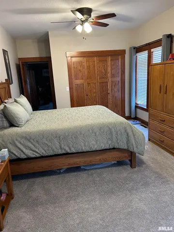 $115,000 | 205 South Pine Street, Stonington, IL 62567