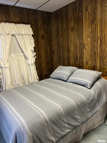 $115,000 | 205 South Pine Street, Stonington, IL 62567