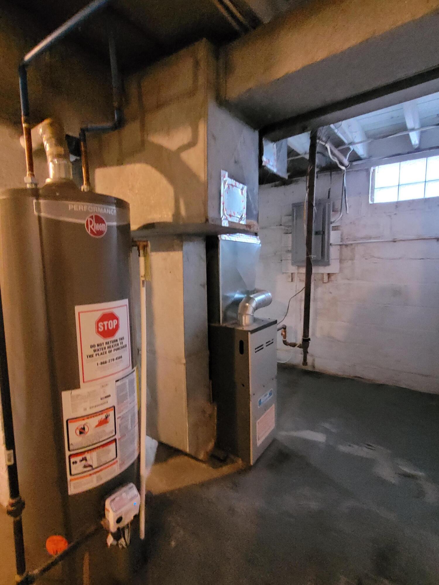 231 Taft Place Gary, IN 46404 - Photo 14 of 14 a utility room with dryer and washer