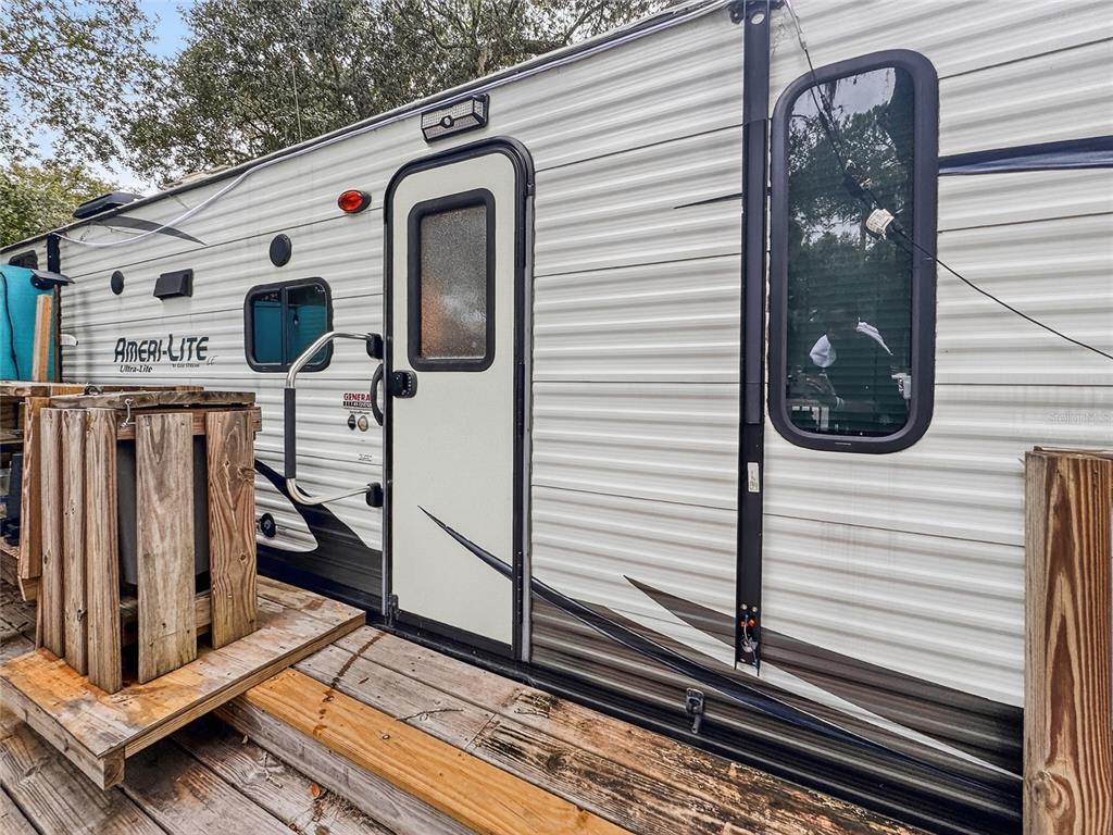 25184 Northeast 143rd Place Salt Springs, FL 32134 - Photo 4 of 42 a view of a back side of house
