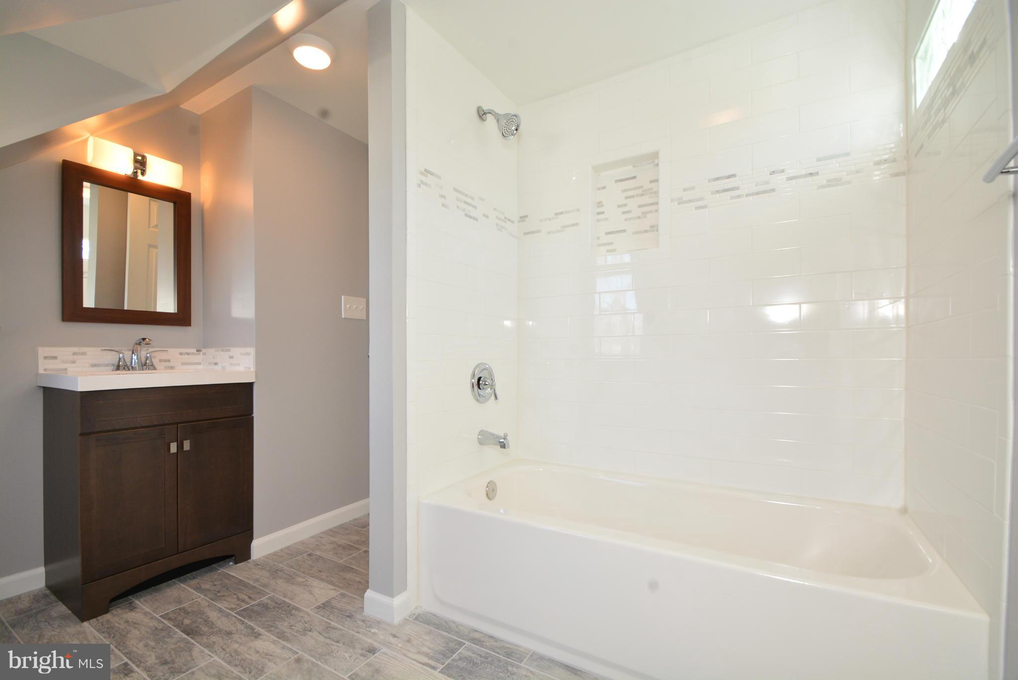 8207 Watersedge Road Baltimore, MD 21222 - Photo 22 of 30 Bath