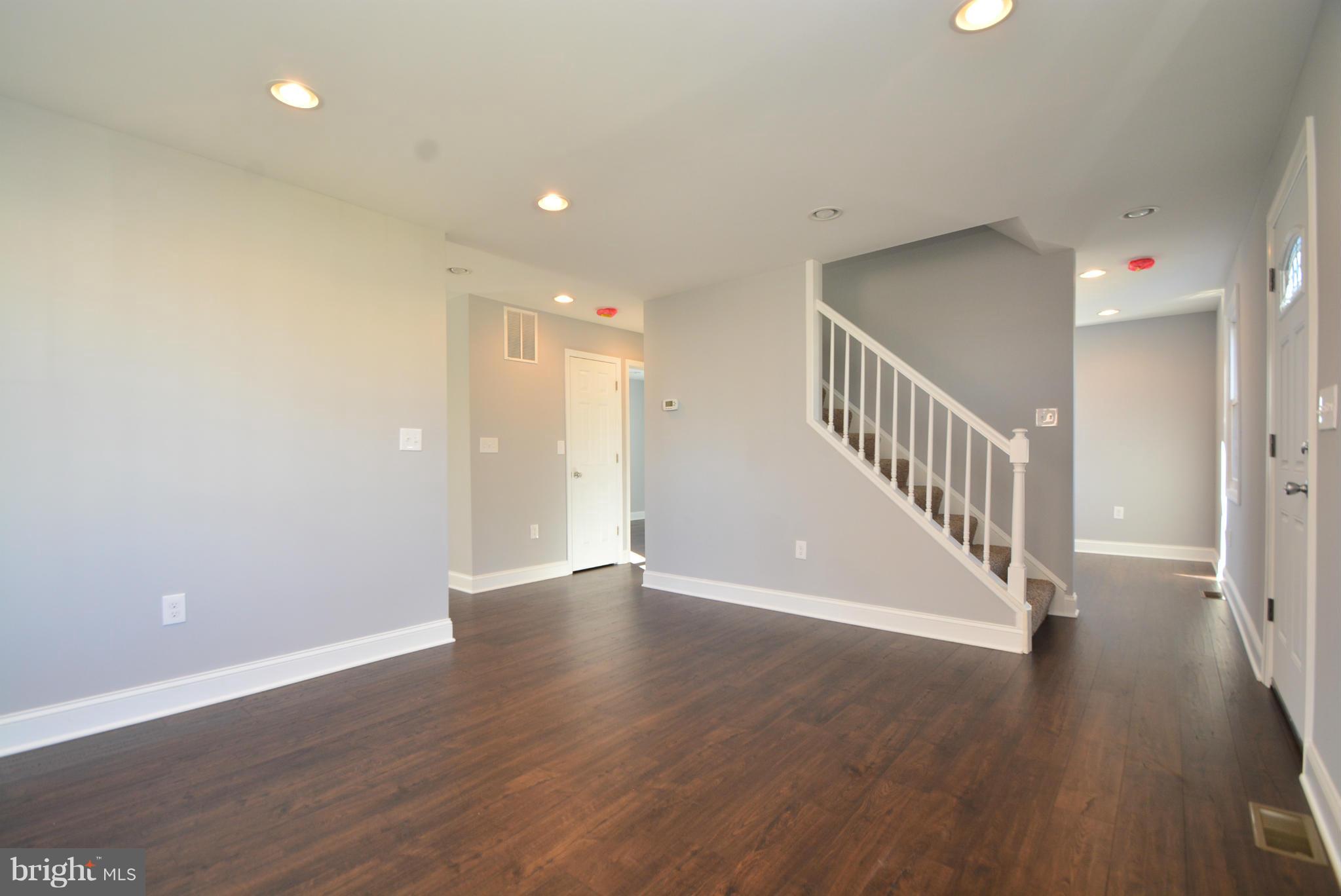 8207 Watersedge Road Baltimore, MD 21222 - Photo 4 of 30 Living Room