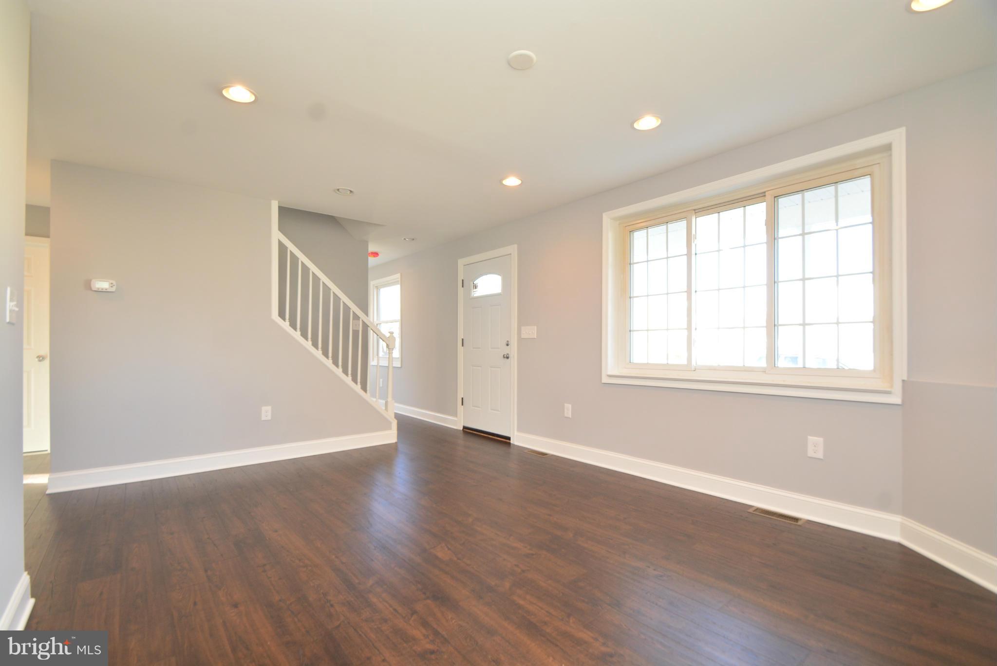 8207 Watersedge Road Baltimore, MD 21222 - Photo 5 of 30 Living Room