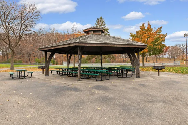 $2,495 | 16872 90th Court North, Maple Grove, MN 55311