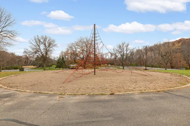 $2,495 | 16872 90th Court North, Maple Grove, MN 55311