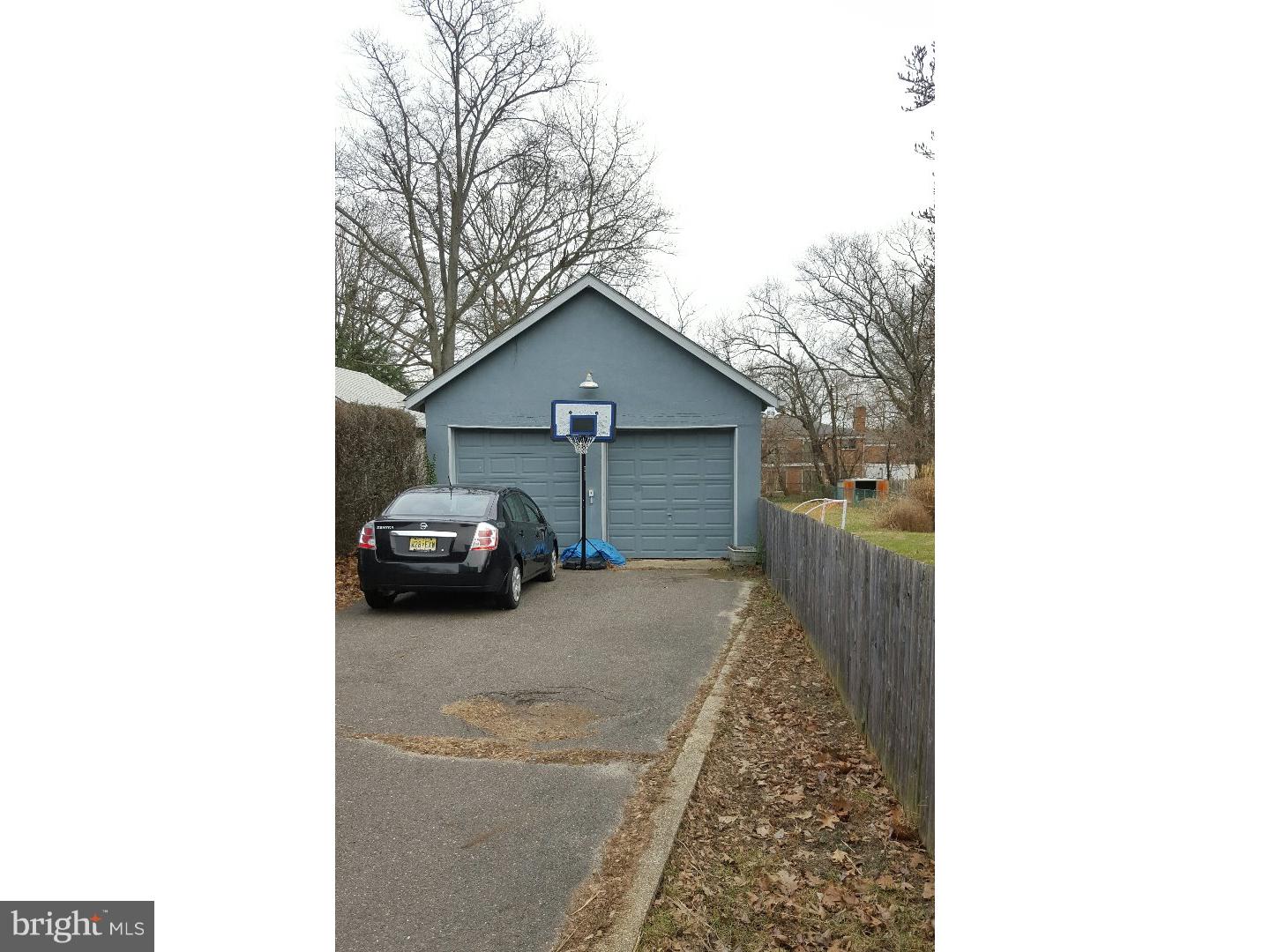 405 Warwick Road Magnolia, NJ 08049 - Photo 3 of 25