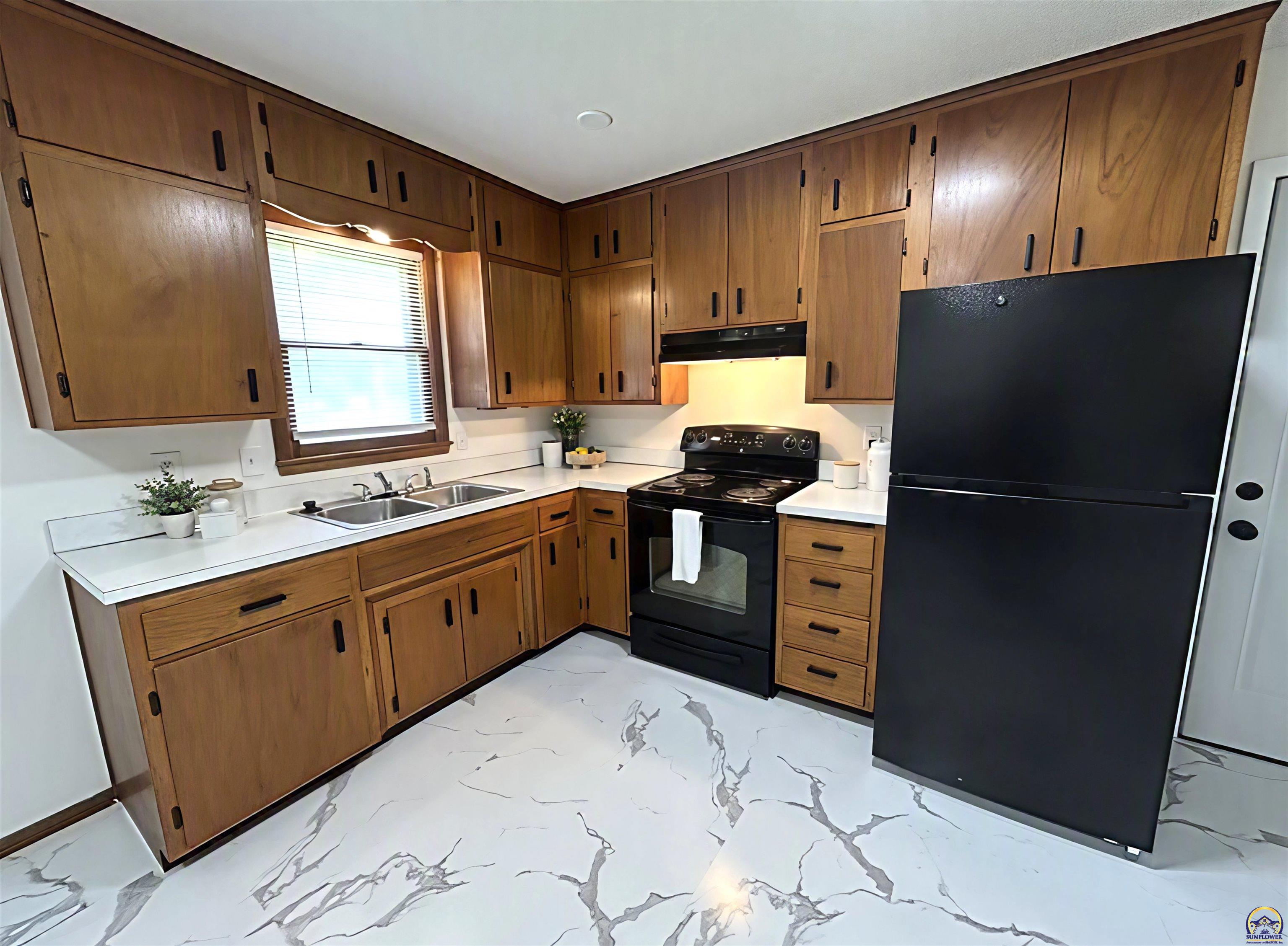 4209 Southwest 34th Street Topeka, KS 66614 - Photo 7 of 21