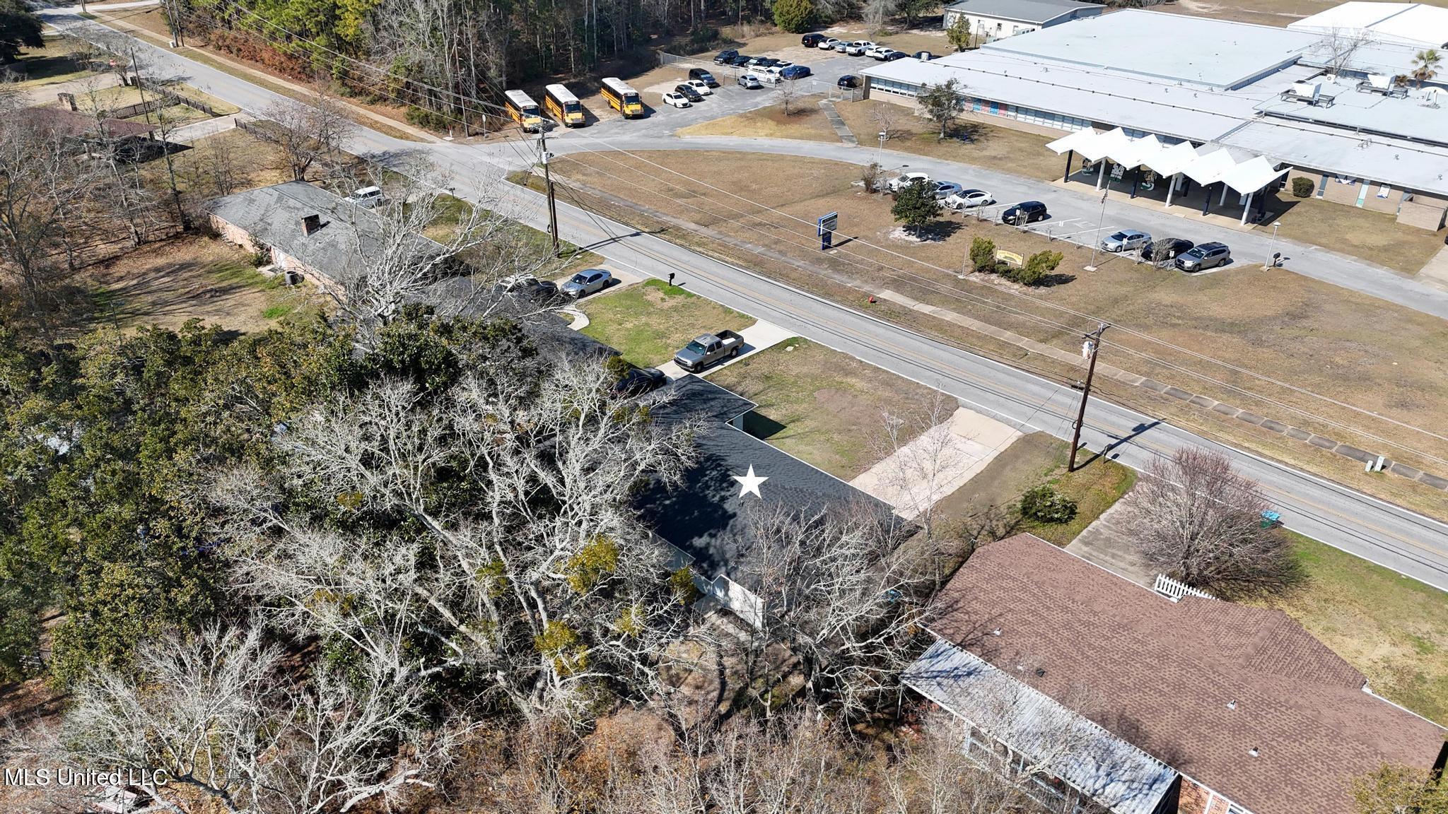 2009 Graveline Road Gautier, MS 39553 - Photo 24 of 29 024