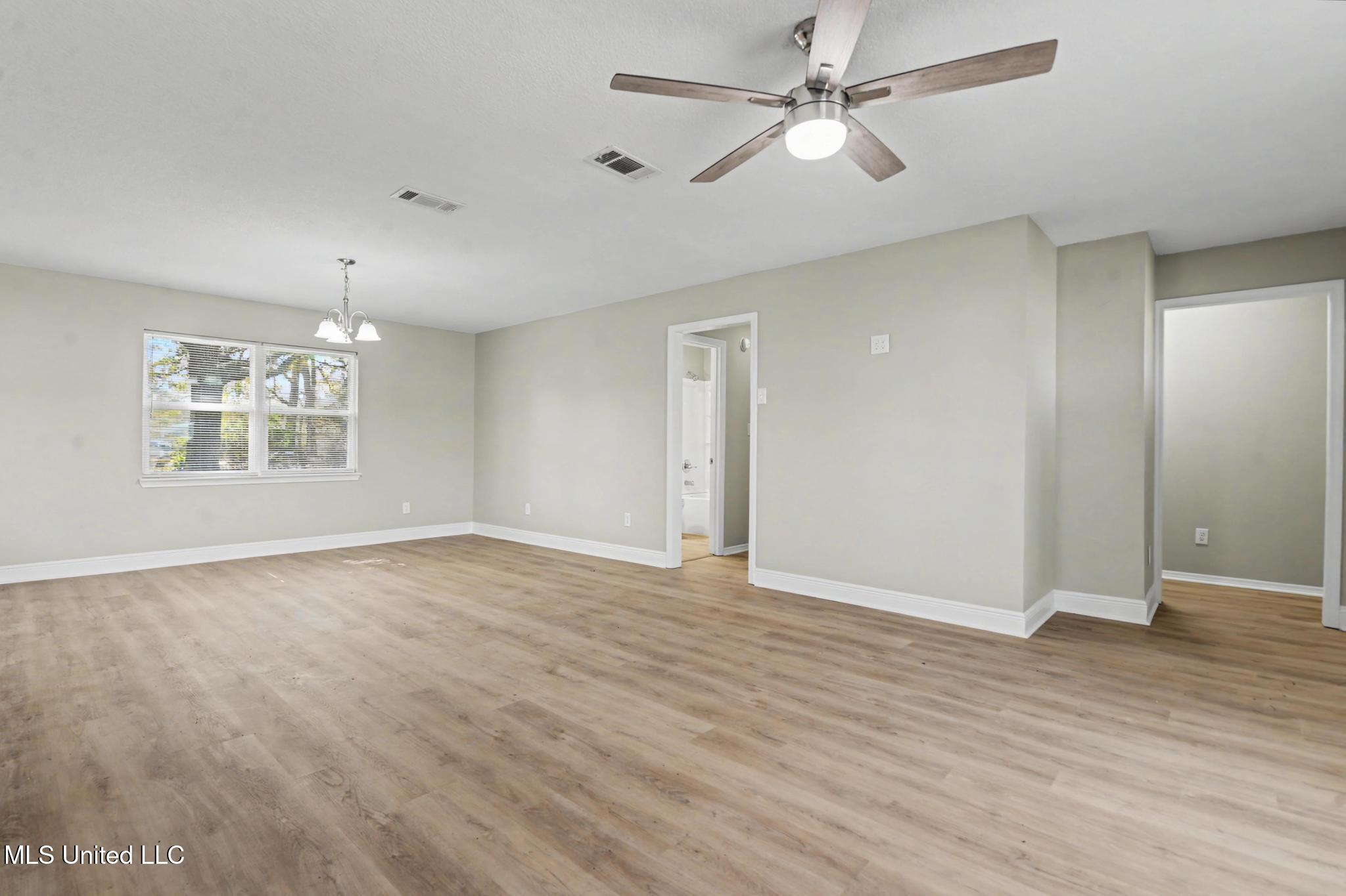 2009 Graveline Road Gautier, MS 39553 - Photo 4 of 29 004