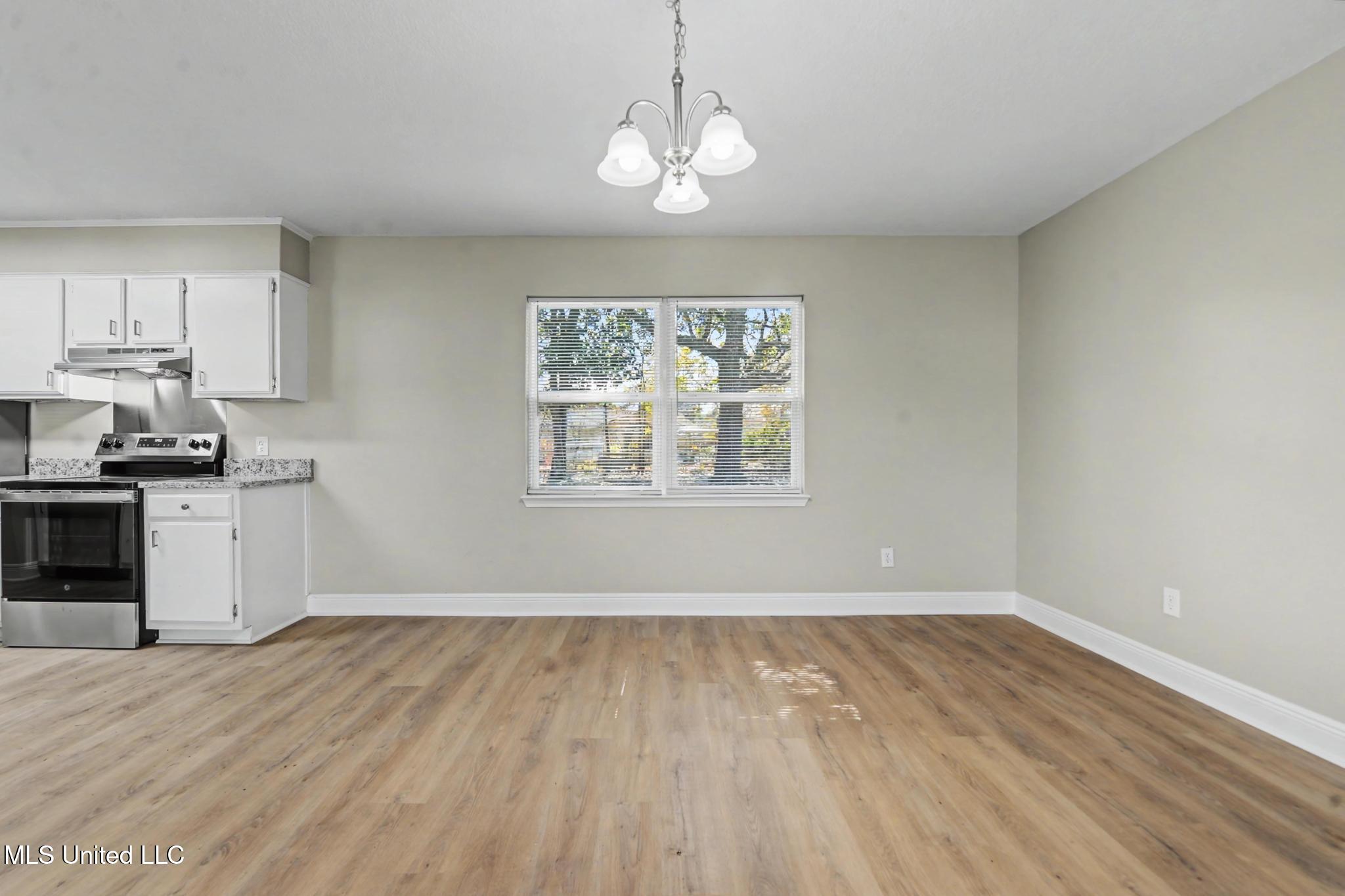 2009 Graveline Road Gautier, MS 39553 - Photo 6 of 29 006