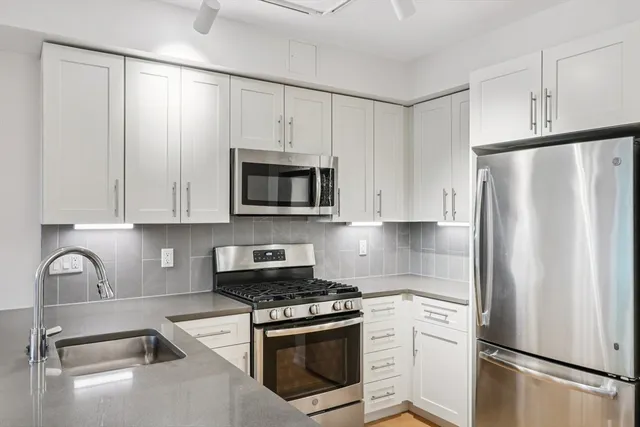 $4,100 | 77 New Street, Unit 209, Cambridge, MA 02138