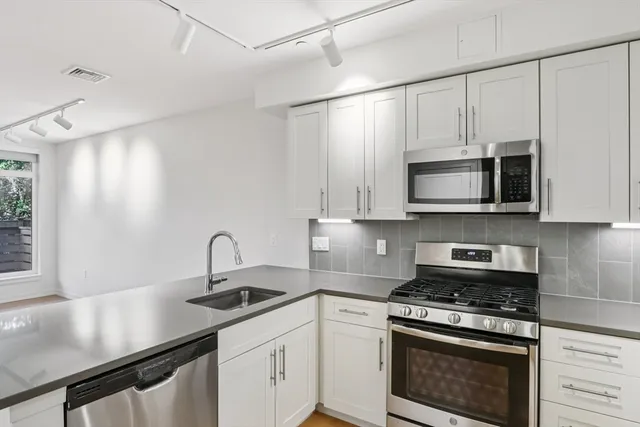 $4,100 | 77 New Street, Unit 209, Cambridge, MA 02138